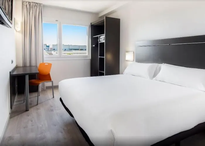 B&B Hotel Figueres מלון *