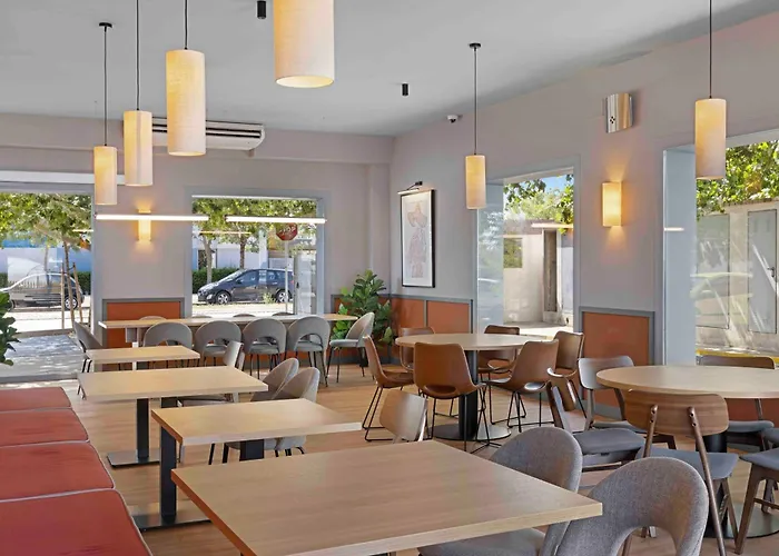 B&B Hotel Figueres מלון *
