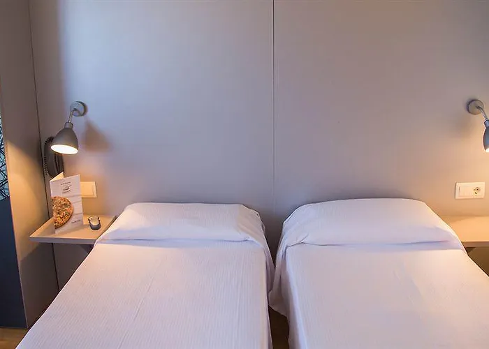מלון B&B Hotel Figueres
