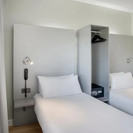 מלון B&B Hotel Figueres