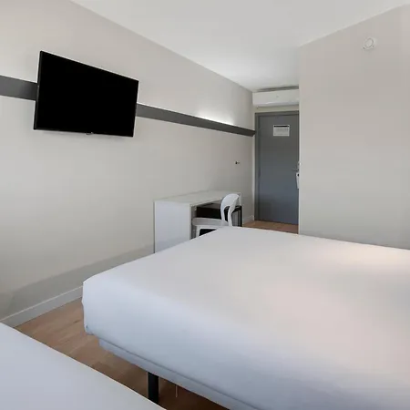 B&B Hotel Figueres * פיגוארז