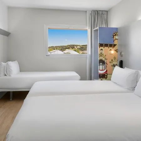 מלון B&B Hotel Figueres